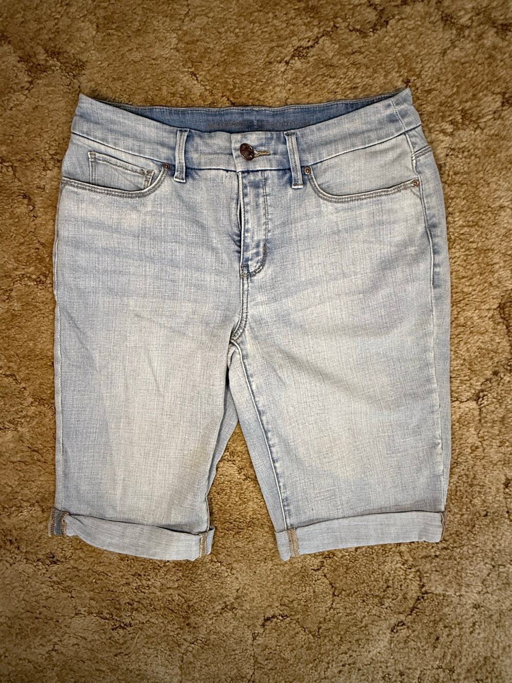 Chico's So Slimming Girlfriend Shorts 00 US 2 Light Wash Denim Bermuda
